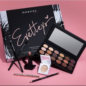 ‼️SOLD ‼️ evettexo morphe haul box